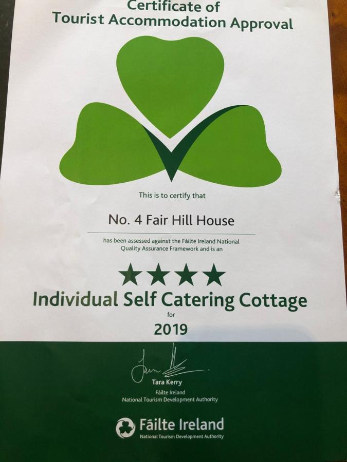 Town Centre Location -Free Private Parking -Luxury 4 Bedroom House All En-Suite With Power Showers -Full Kitchen, 2 Living Rooms - Great Location - Shops And Restaurants 3-Minute Walk -Fast Wi-Fi -Sleeps 9 Guests Killarney Eksteriør bilde